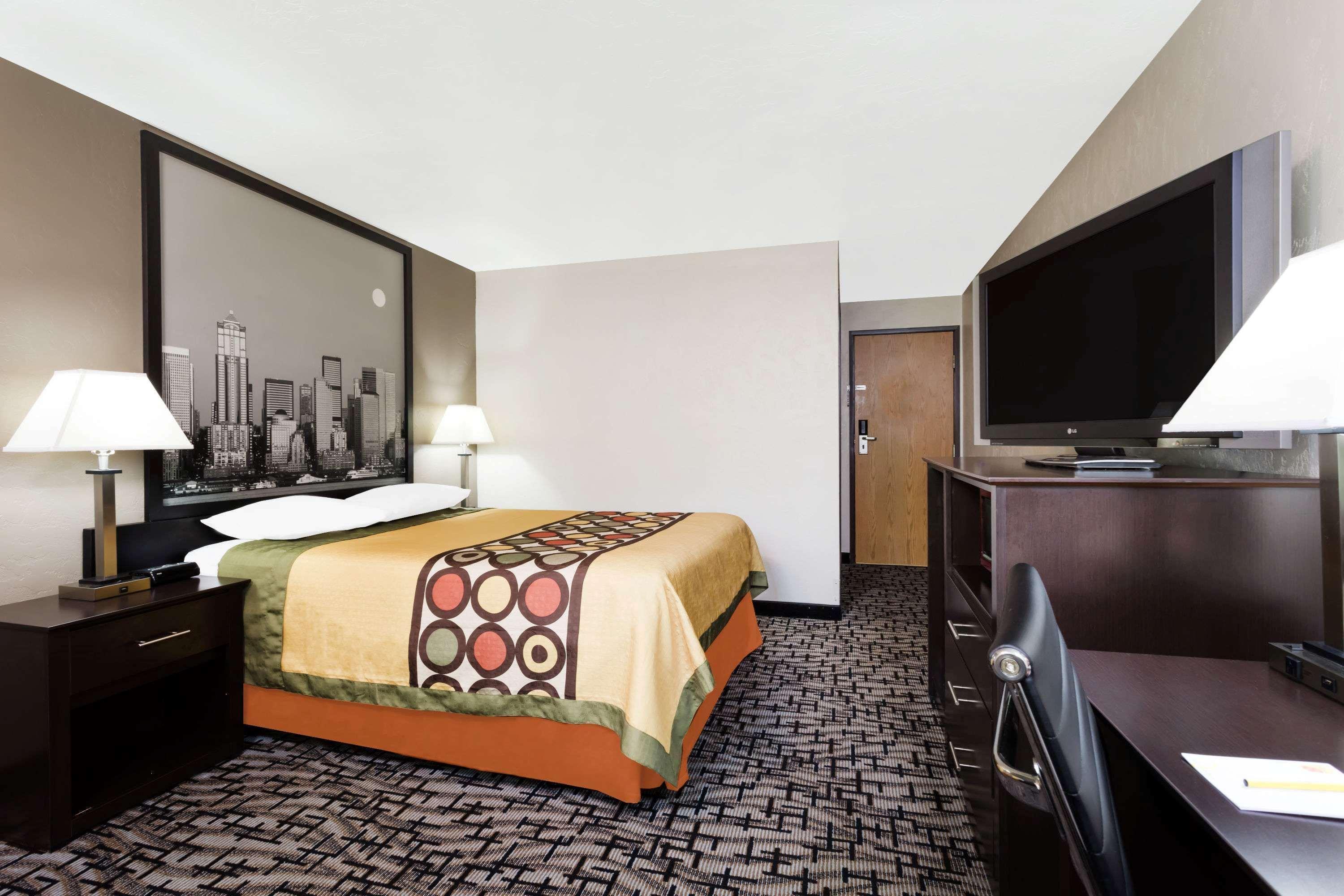 Super 8 By Wyndham Bremerton Exterior photo