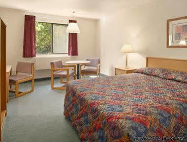 Super 8 By Wyndham Bremerton Exterior photo